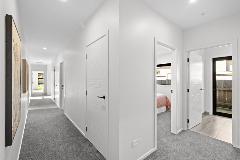 Photo of property in 42 Sardinia Grove, Fitzherbert, Palmerston North, 4410