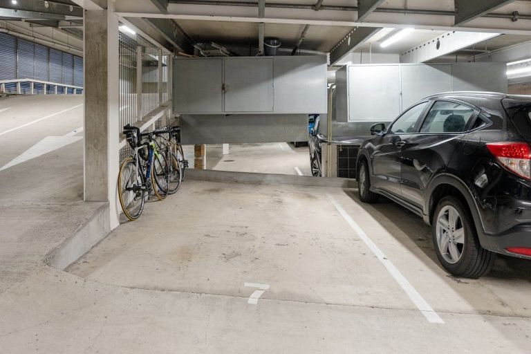 Photo of property in Trinity Apartments, 502/19 College Street, Te Aro, Wellington, 6011