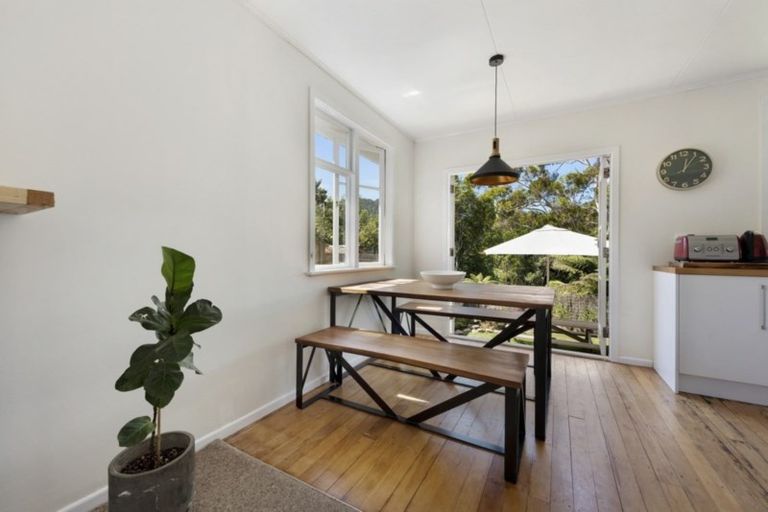 Photo of property in 11 Winchester Avenue, Pinehaven, Upper Hutt, 5019