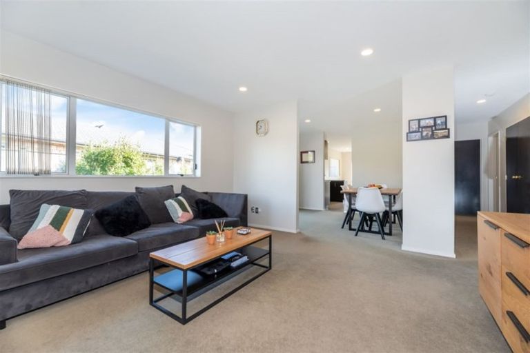Photo of property in 8 Riverglade Parkway, Te Atatu South, Auckland, 0610