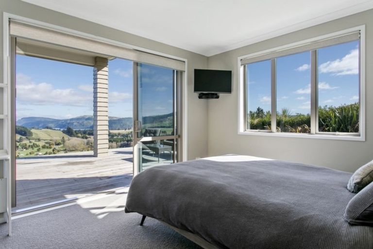 Photo of property in 32 Piro Place, Acacia Bay, Taupo, 3385
