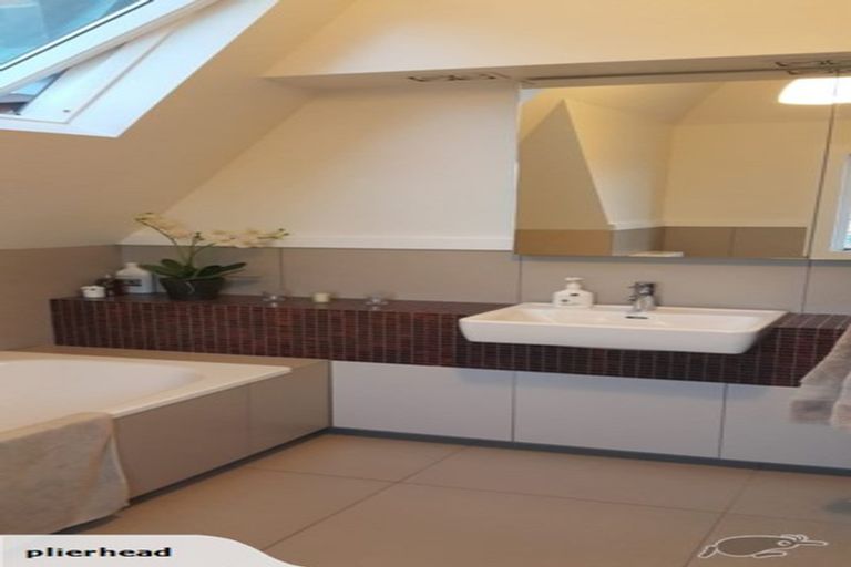 Photo of property in 24 Hauraki Road, Hauraki, Auckland, 0622