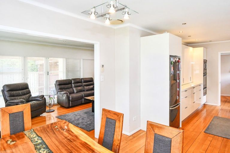 Photo of property in 2 Hillcrest Grove, Hillpark, Auckland, 2102