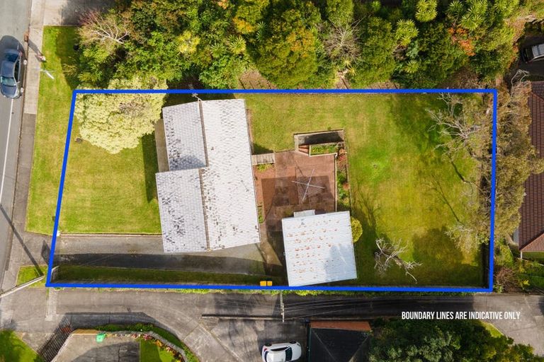 Photo of property in 92 Colwill Road, Massey, Auckland, 0614