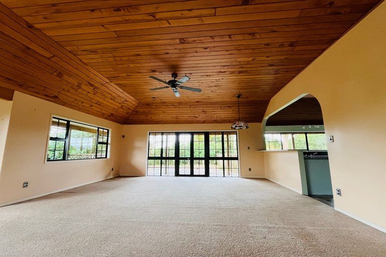 Photo of property in 233 Waihoehoe Road, Drury, 2577