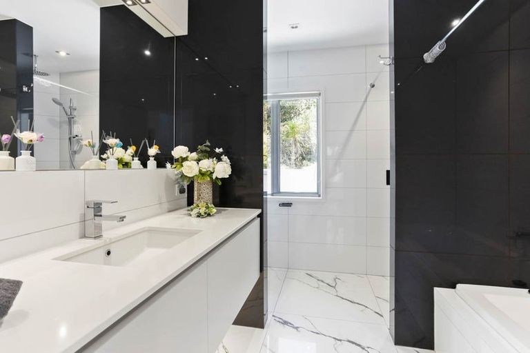 Photo of property in 35a Seaview Avenue, Northcote, Auckland, 0627