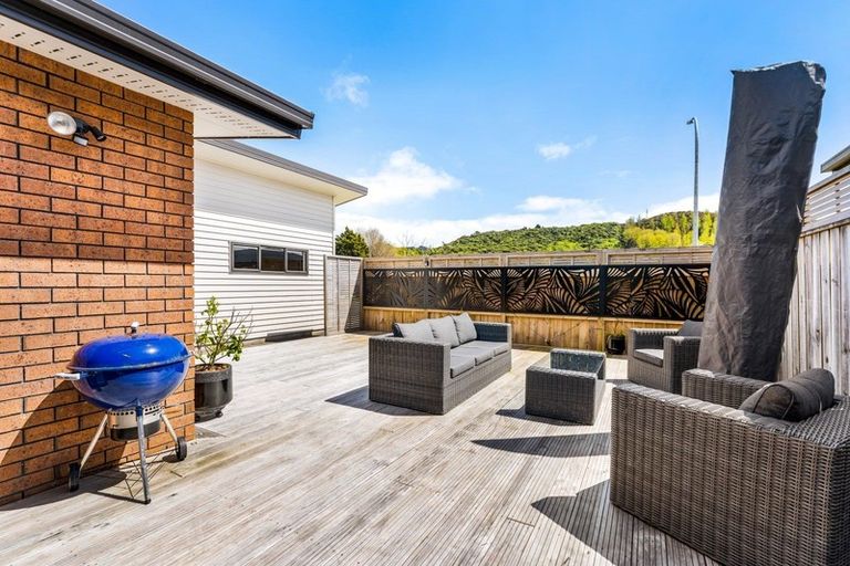 Photo of property in 19 Sunstone Crescent, Brown Owl, Upper Hutt, 5018