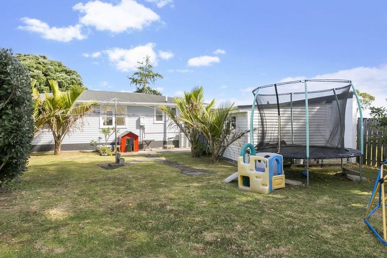 Photo of property in 30 Nile Road, Kelston, Auckland, 0602