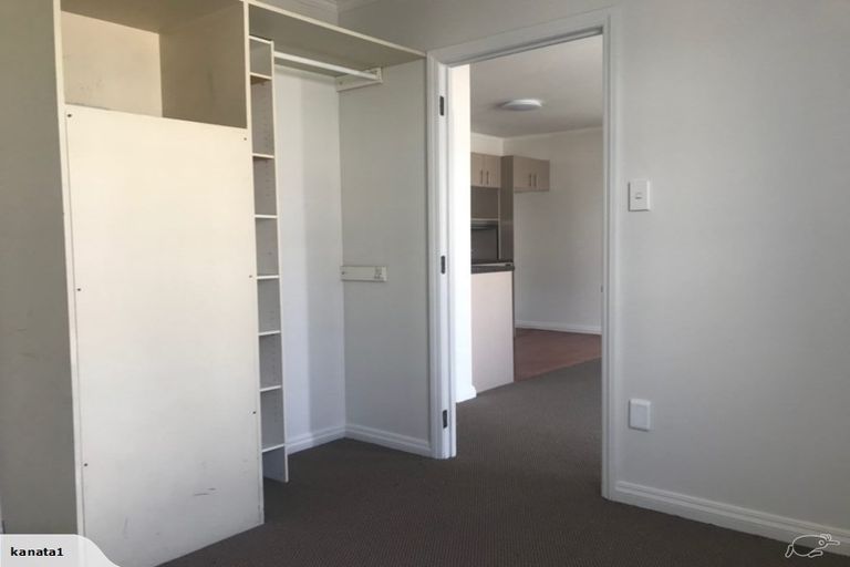 Photo of property in 1 Miltonia Avenue, Te Atatu South, Auckland, 0610