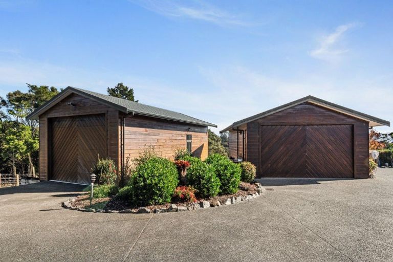 Photo of property in 76 Brick Bay Drive, Sandspit, Warkworth, 0982