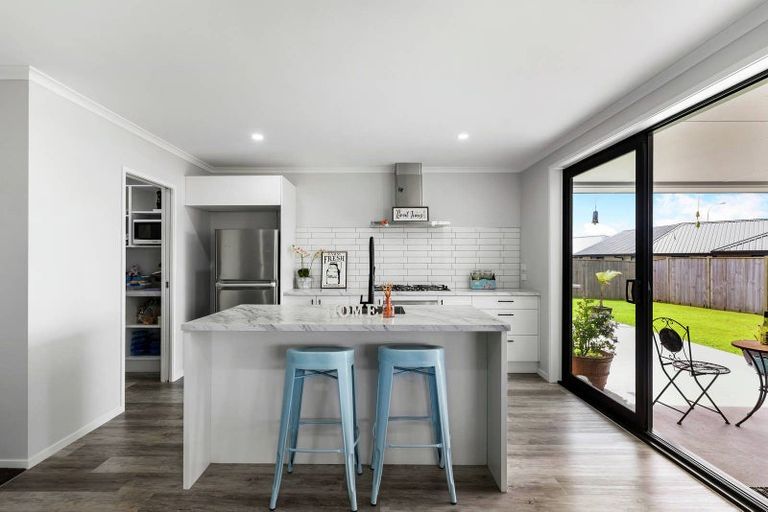 Photo of property in 28 Kerr Crescent, Patumahoe, 2679