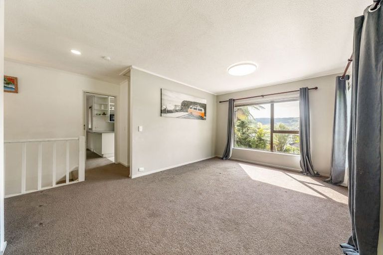 Photo of property in 14 Westhaven Drive, Tawa, Wellington, 5028