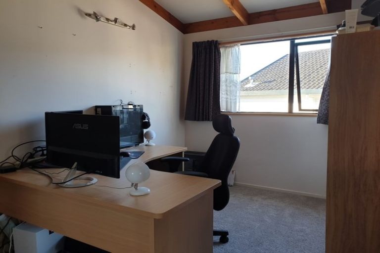 Photo of property in 16 Goldfinch Rise, Unsworth Heights, Auckland, 0632