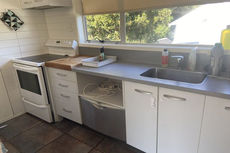 Photo of property in 1/10 Abbeygate Street, Birkdale, Auckland, 0626