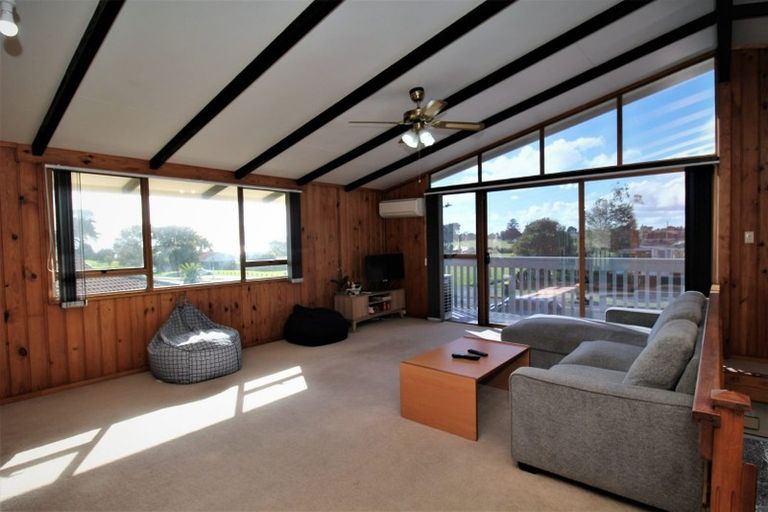 Photo of property in 28 Gibbons Road, Weymouth, Auckland, 2103