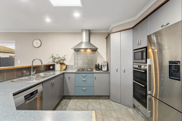 Photo of property in 33 Saint Heliers Place, Papamoa Beach, Papamoa, 3118