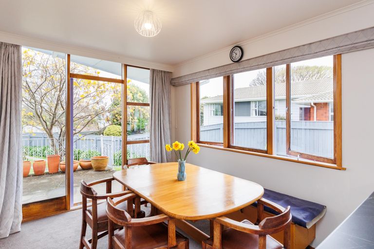 Photo of property in 27 Parkland Crescent, Terrace End, Palmerston North, 4410