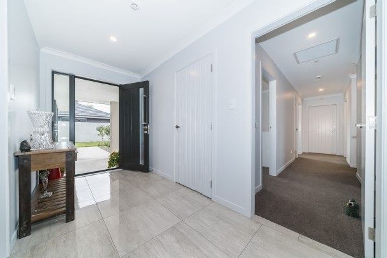 Photo of property in 5 Grand Oaks Drive, Awapuni, Palmerston North, 4412