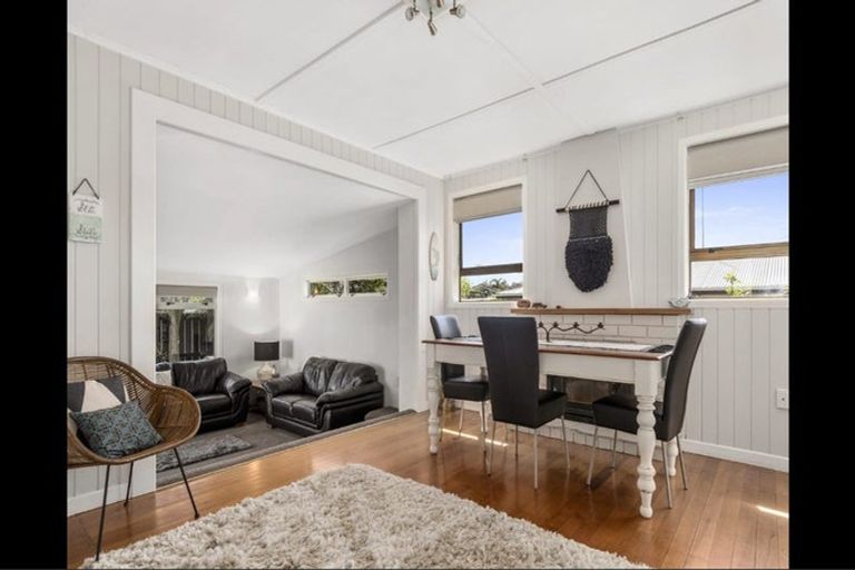 Photo of property in 22 Queen Road, Bellevue, Tauranga, 3110