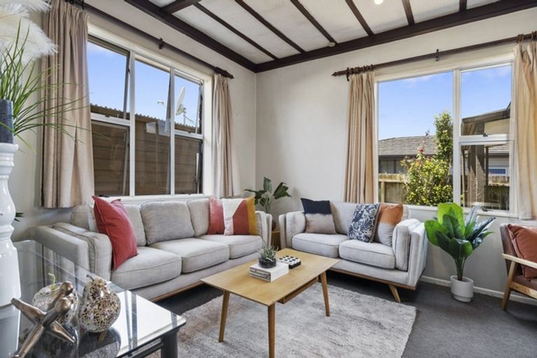 Photo of property in 27 Tukapa Street, Westown, New Plymouth, 4310