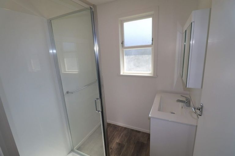 Photo of property in 32 Montreal Grove, Kingston, Wellington, 6021