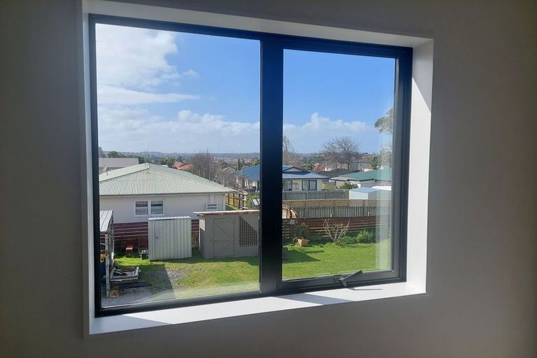 Photo of property in 12/3226 Great North Road, New Lynn, Auckland, 0600
