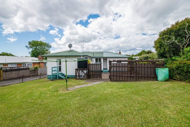 Photo of property in 4 Christina Avenue, Te Atatu South, Auckland, 0602