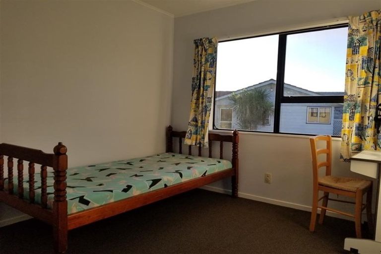 Photo of property in 138 Aviemore Drive, Highland Park, Auckland, 2010