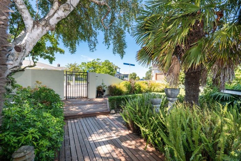 Photo of property in 2 Coleman Terrace, Hospital Hill, Napier, 4110