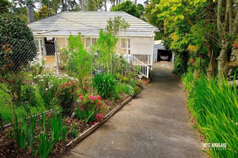 Photo of property in 26 Crystal Avenue, Glendene, Auckland, 0602