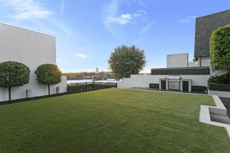 Photo of property in 8/258 Hurstmere Road, Takapuna, Auckland, 0622