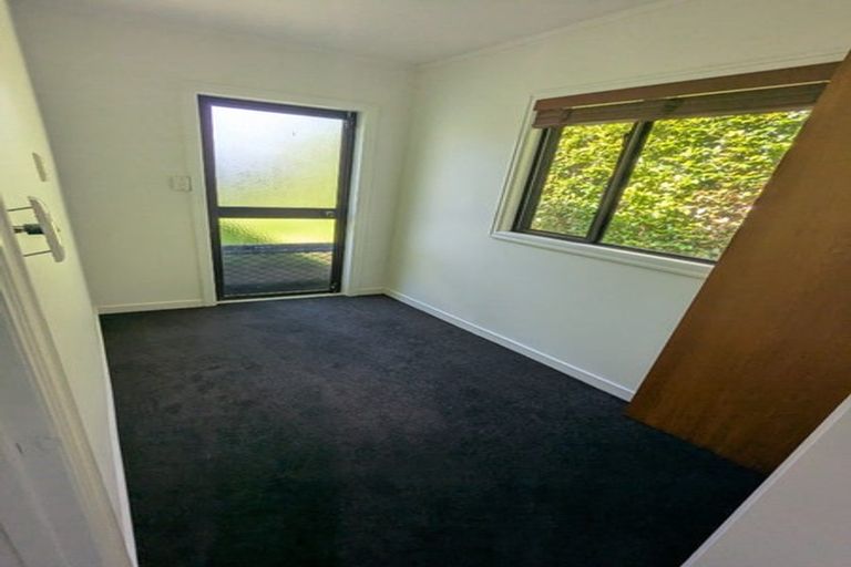 Photo of property in 2/5 Seacliffe Avenue, Belmont, Auckland, 0622