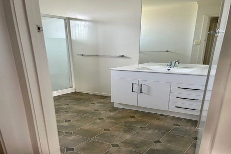 Photo of property in 11 Domett Street, Waitara, 4320