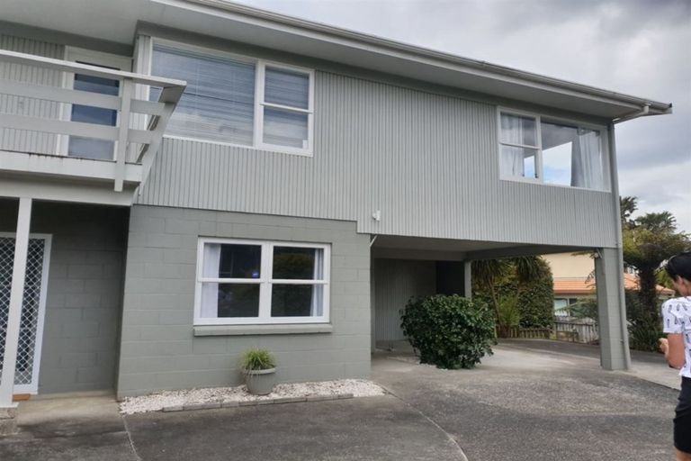 Photo of property in 73 Ravenwood Drive, Forrest Hill, Auckland, 0620