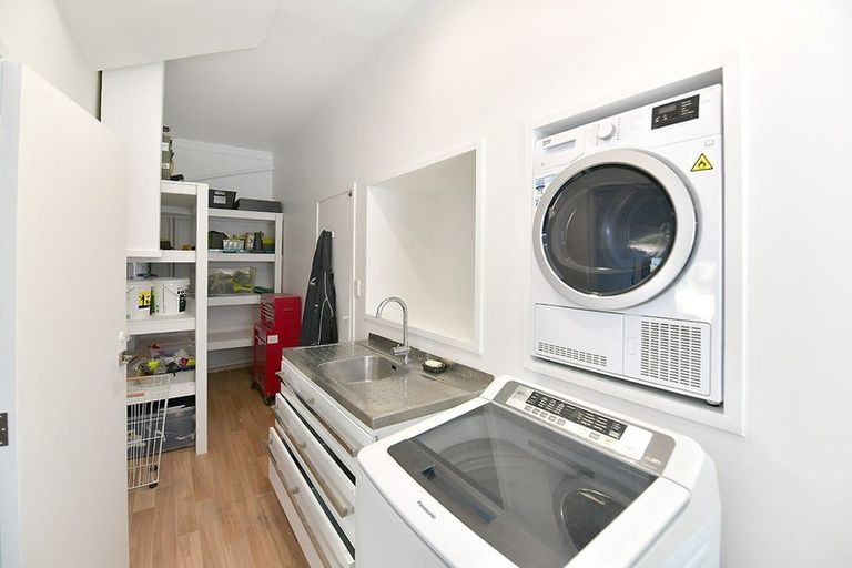 Photo of property in 13 Woodcote Drive, Glenfield, Auckland, 0629