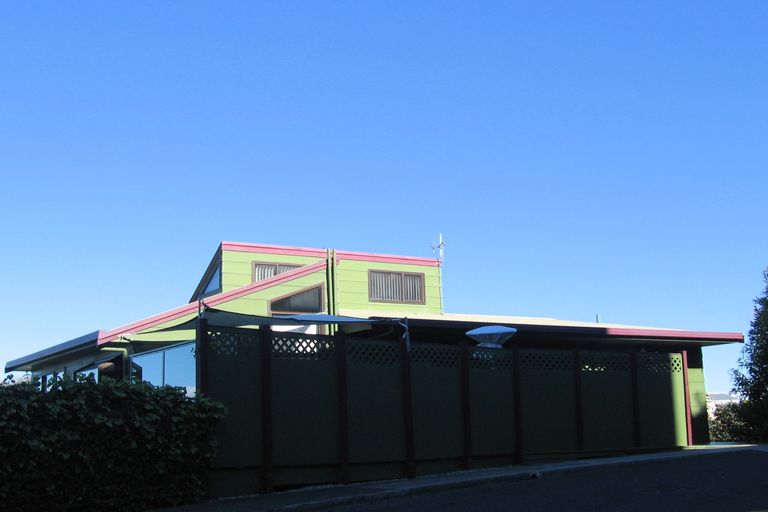 Photo of property in 128 Priestley Terrace, Bluff Hill, Napier, 4110