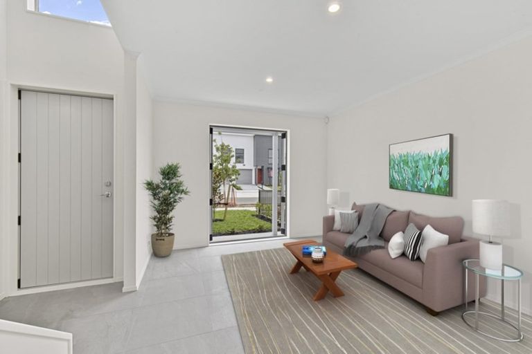 Photo of property in 48 William Wallbank Crescent, Swanson, Auckland, 0614