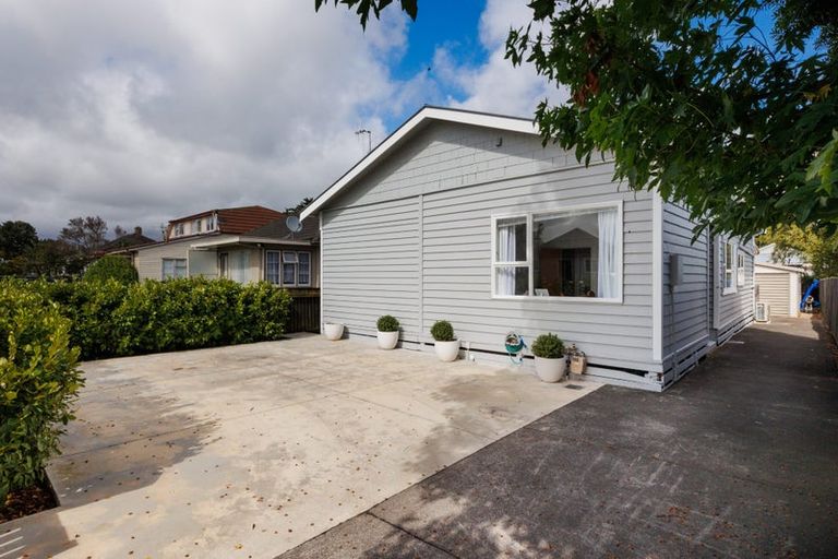Photo of property in 24 Oxford Street, Hokowhitu, Palmerston North, 4410