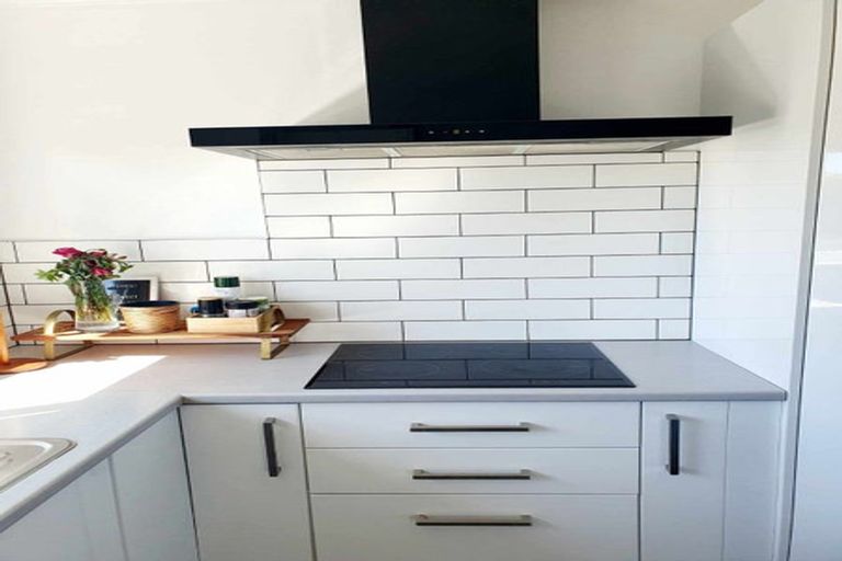 Photo of property in 8 Aplin Place, Birkdale, Auckland, 0626