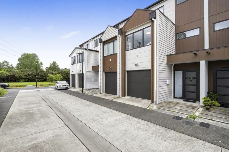 Photo of property in 7 Bloom Crescent, Sunnyvale, Auckland, 0612