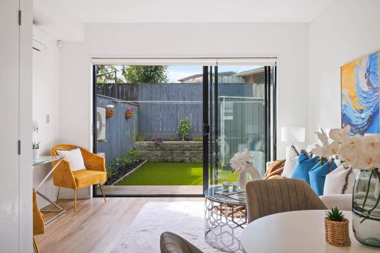 Photo of property in 7 Waru Lane, Te Atatu Peninsula, Auckland, 0610