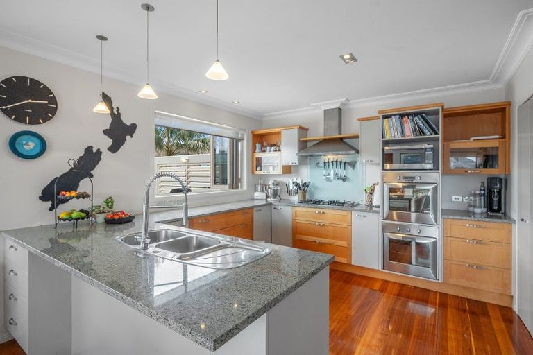 Photo of property in 31 Ocean View Road, Milford, Auckland, 0620