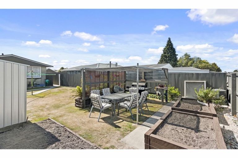 Photo of property in 9 Camelia Place, Islington, Christchurch, 8042