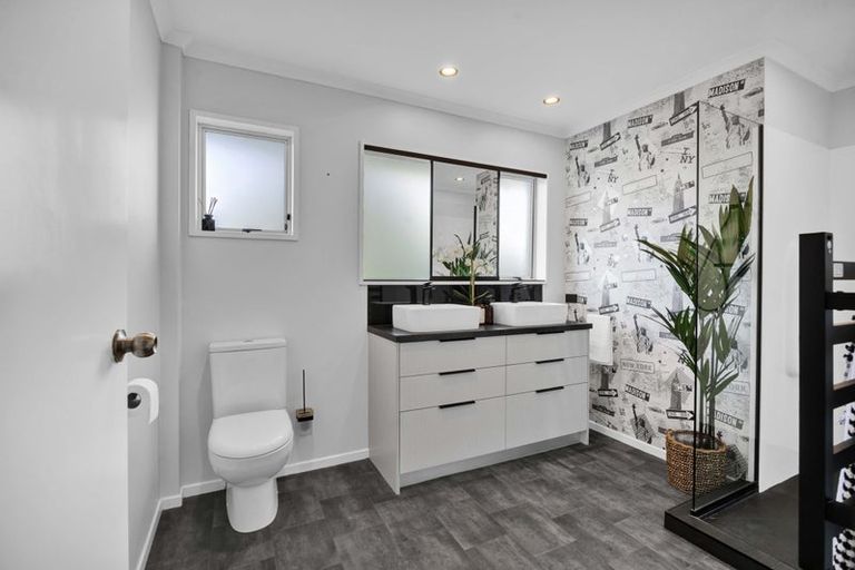 Photo of property in 20 Truby King Street, Merrilands, New Plymouth, 4312