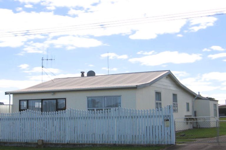 Photo of property in 59 Pratt Avenue, Foxton Beach, Foxton, 4815