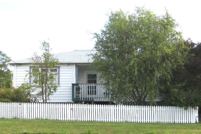 Photo of property in 1/23 Parrs Cross Road, Henderson, Auckland, 0612