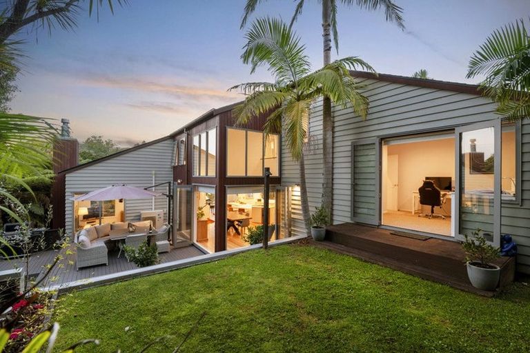 Photo of property in 73m Park Rise, Campbells Bay, Auckland, 0630