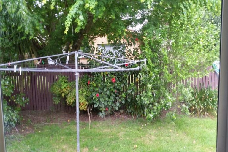 Photo of property in 2/20 Challen Close, Conifer Grove, Takanini, 2112