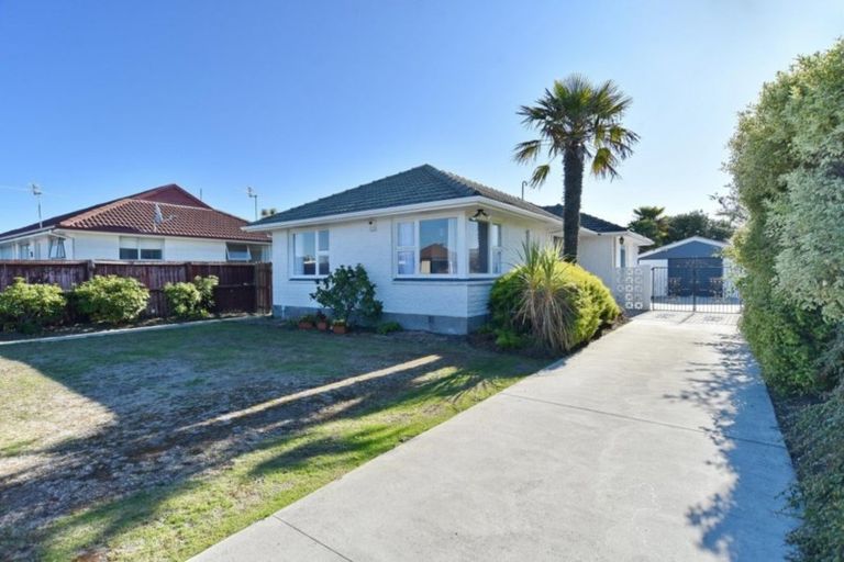 Photo of property in 80 Pacific Road, North New Brighton, Christchurch, 8083