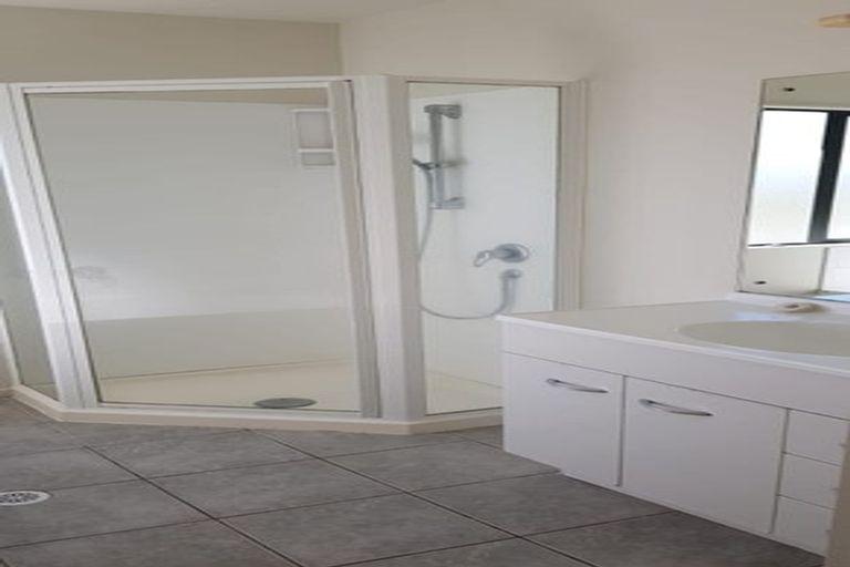 Photo of property in 1/3 Orwell Road, Greenhithe, Auckland, 0632